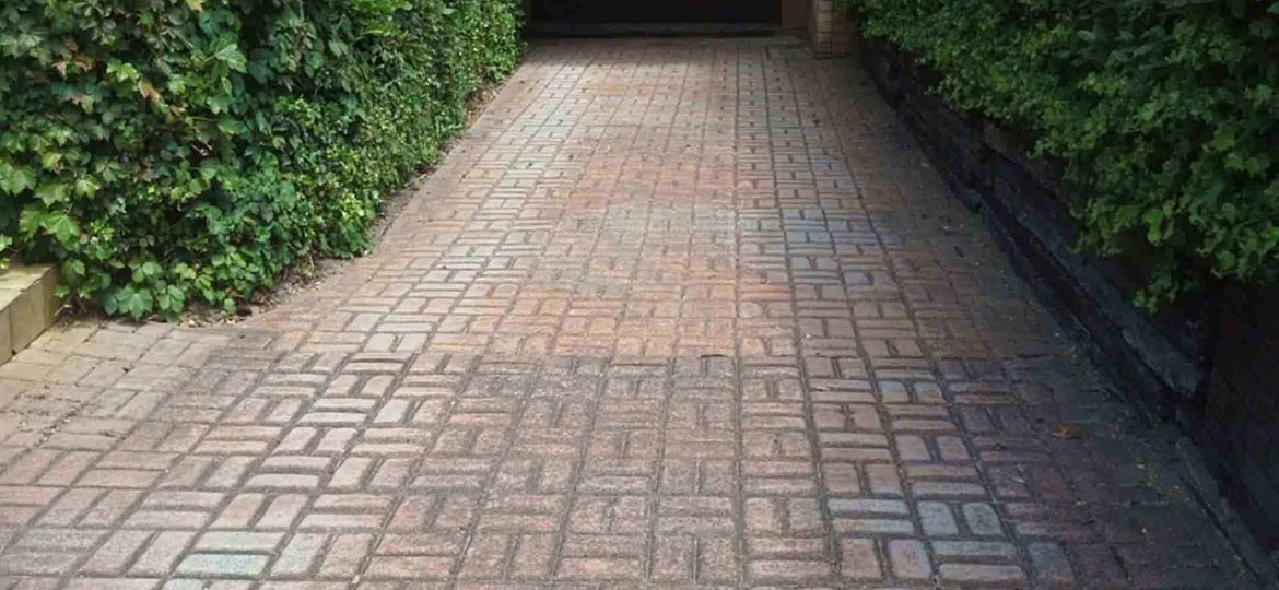 pressure-cleaning-driveway-patio-before