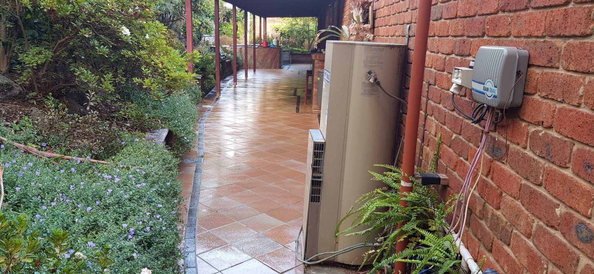 pressure-cleaning-house-washing-patio