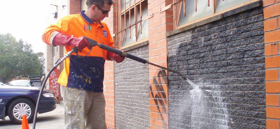 High Pressure Cleaning of Graffiti