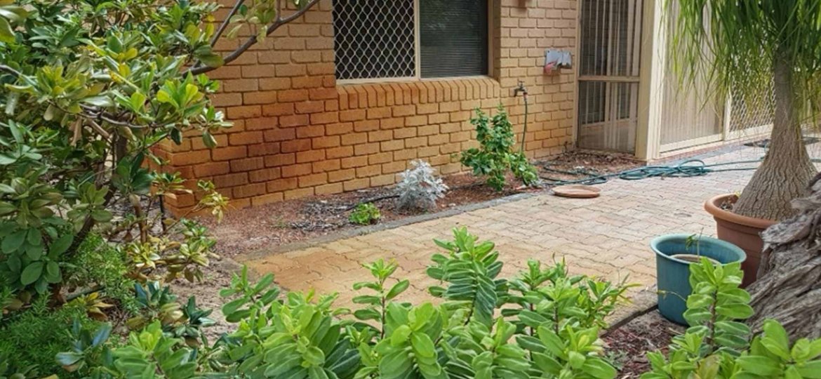 brick-bore-stain-removal-front-garden