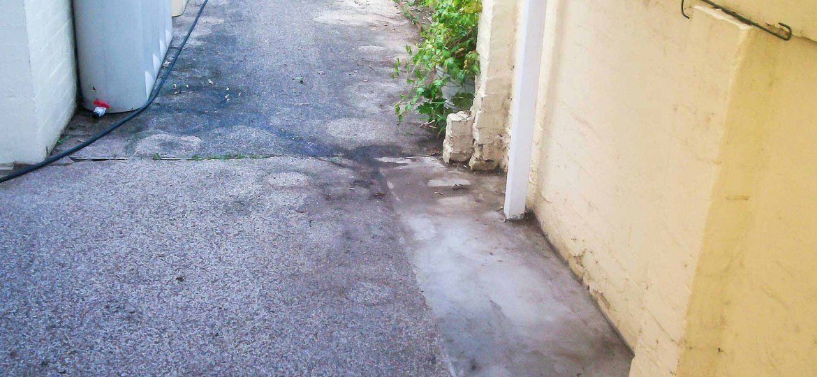 pressure-cleaning-concrete-before