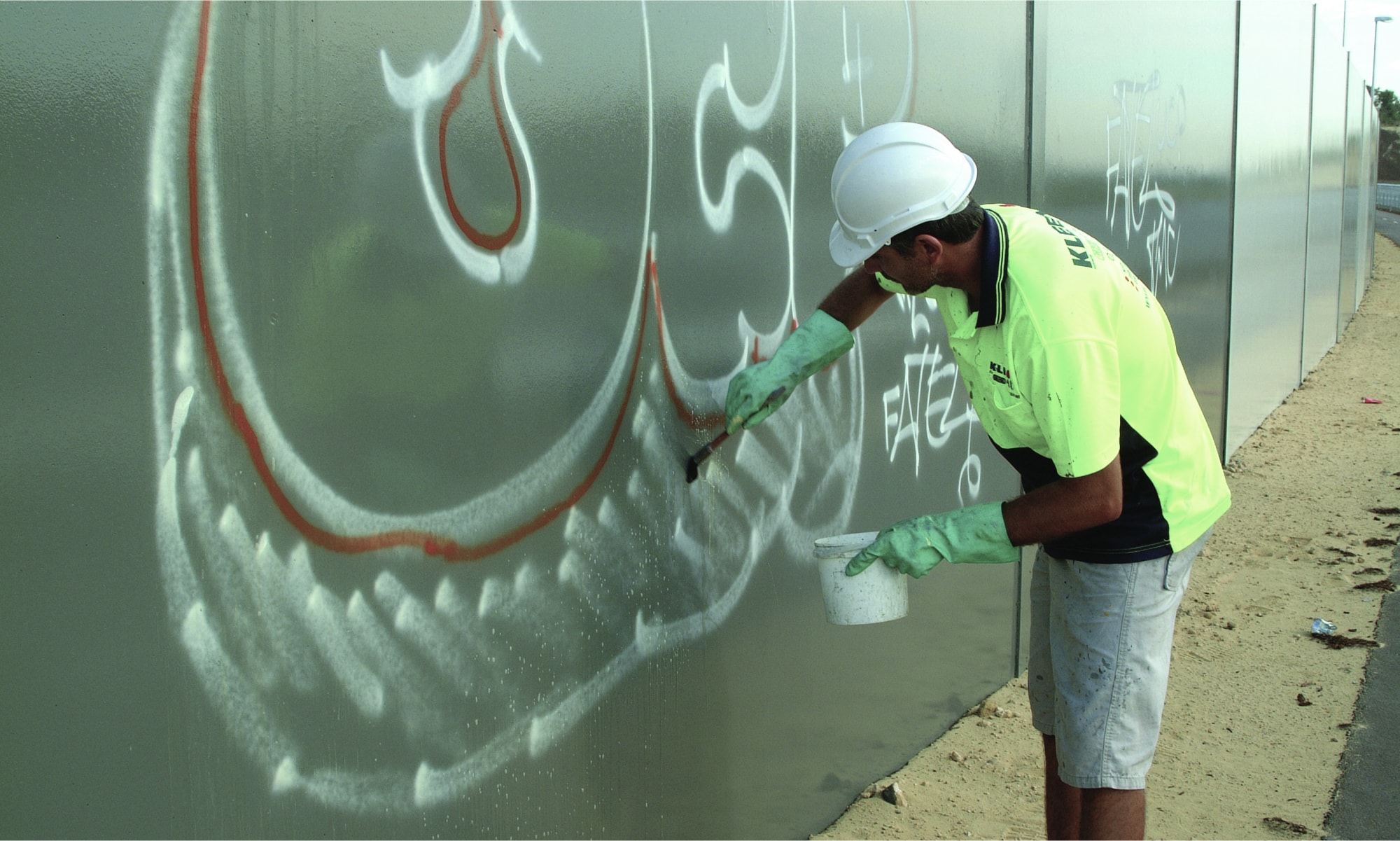 Remove graffiti quickly with Kleenit.